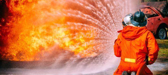 Návrh zakázať PFAS „večné chemikálie“ v hasiacich penách v celej EÚ